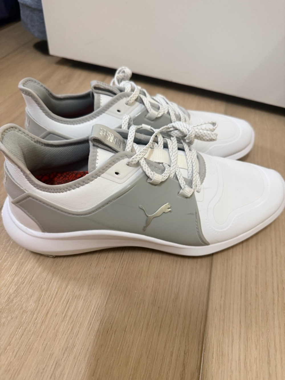 Puma Men’s size 8 White and Light Gray Low-Top Sneakers